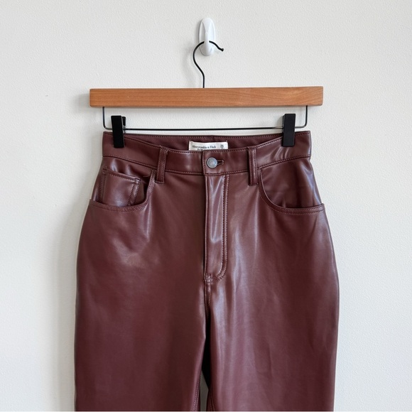 ABERCROMBIE • Curve Love Vegan Leather 90s Straight Pant in Dark Brown - Picture 4 of 11